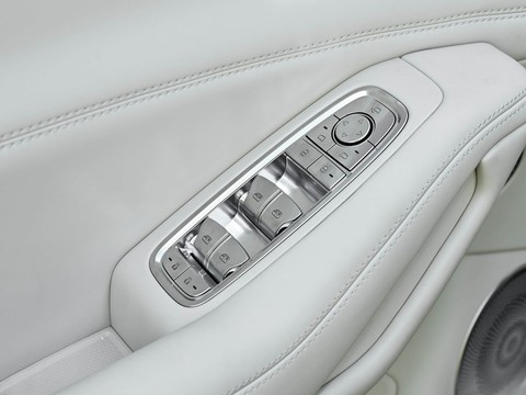 Denza N8L — China plug-in hybrid EV for export — photo 14