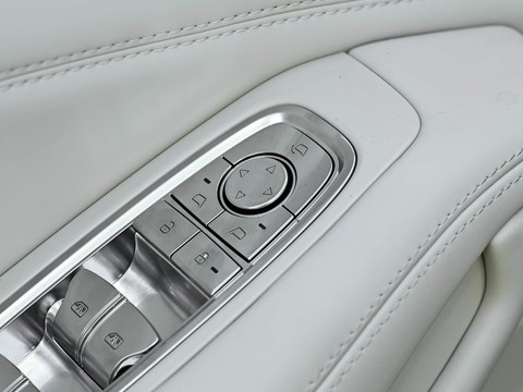 Denza N8L — China plug-in hybrid EV for export — photo 15