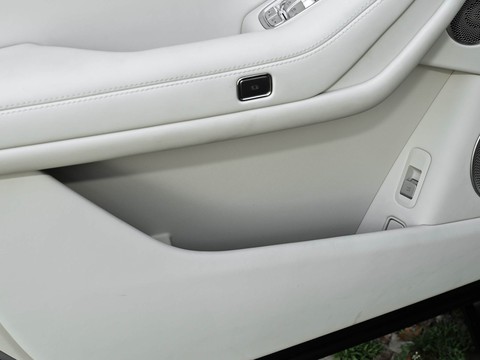 Denza N8L — China plug-in hybrid EV for export — photo 16