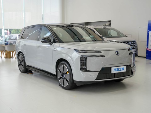 Denza N8L — China plug-in hybrid EV for export — photo 3