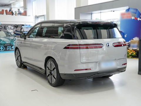 Denza N8L — China plug-in hybrid EV for export — photo 5