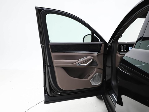 Denza N9 — China plug-in hybrid EV for export — photo 11