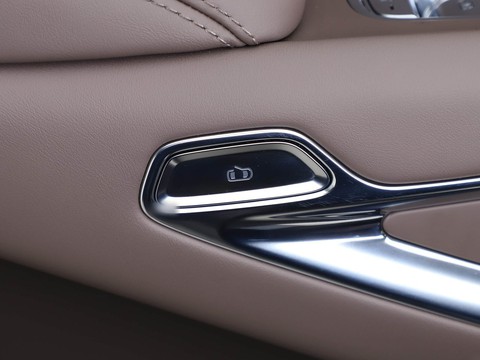 Denza N9 — China plug-in hybrid EV for export — photo 13
