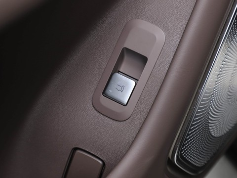 Denza N9 — China plug-in hybrid EV for export — photo 15