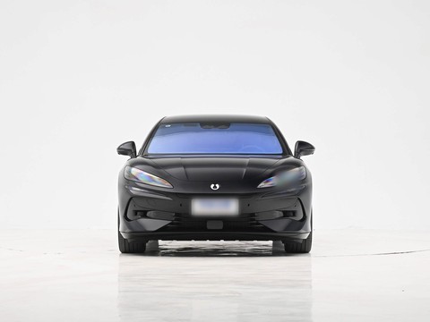Denza Z9 — China electric EV for export — photo 2