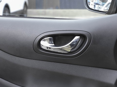 Dongfeng Palaso EV — China electric EV for export — photo 12