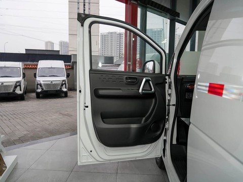 Dongfeng Ruilida V7 — China electric EV for export — photo 11