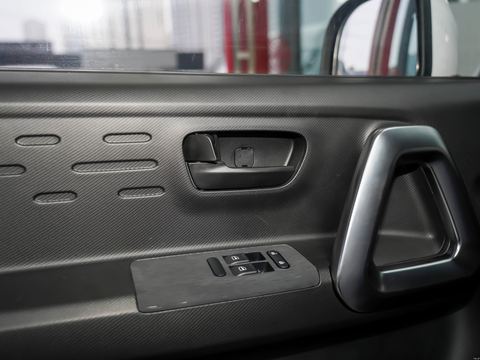 Dongfeng Rui Li DaV7 — China electric EV for export — photo 14