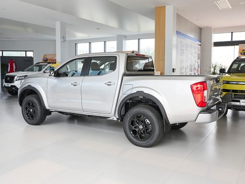 Dongfeng ZNA Rich EV — China electric EV for export — photo 4