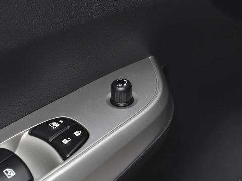 Dongfeng Rui Qi6 — China electric EV for export — photo 16