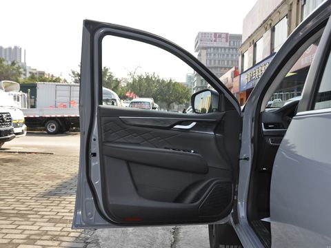 Dongfeng Rui Qi7 — China electric EV for export — photo 11