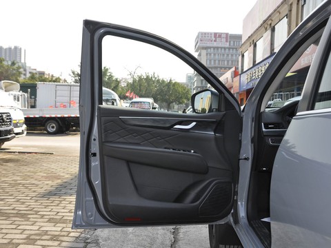 Dongfeng Rich 7 EV — China electric EV for export — photo 11