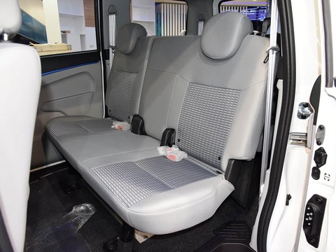 Dongfeng Succe EV — China electric EV for export — photo 13