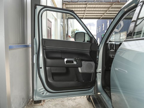 Dongfeng ZNA Z9 GE PHEV — China plug-in hybrid EV for export — photo 11