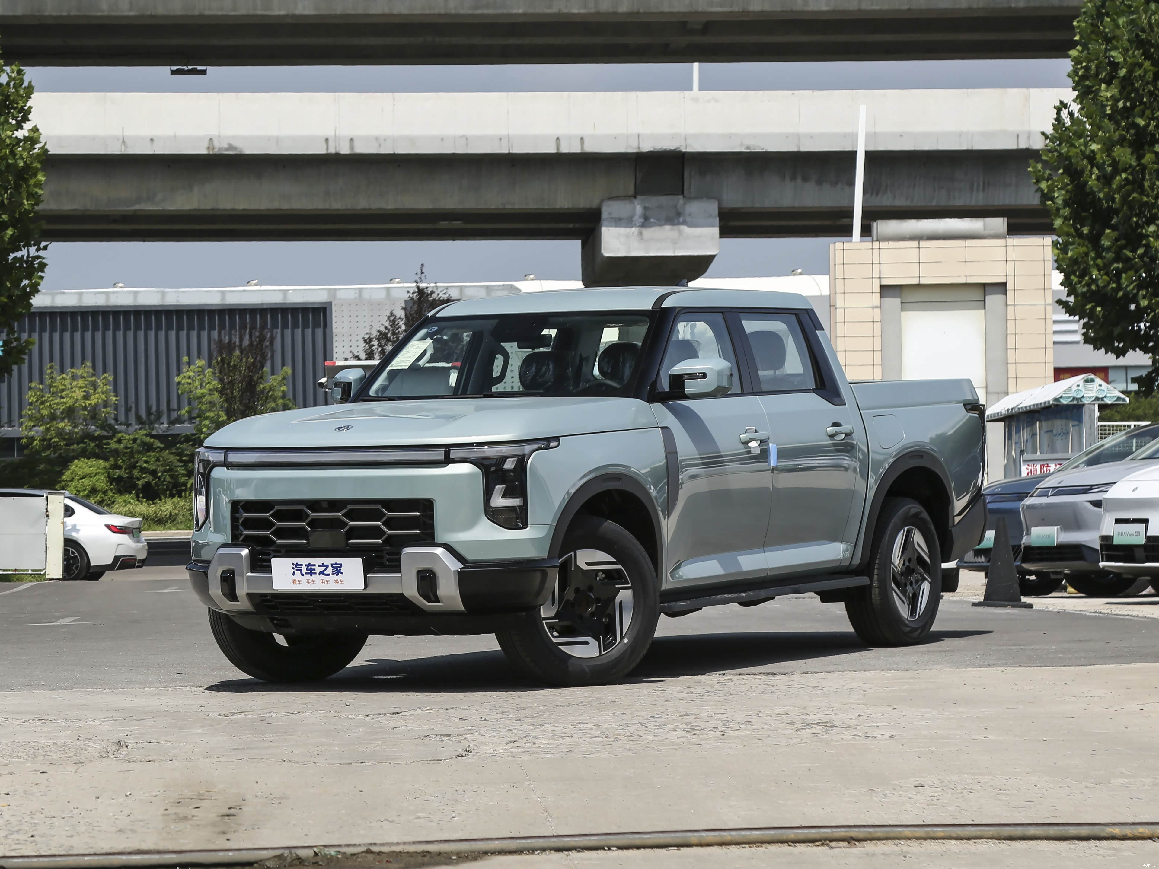 Dongfeng Zheng Zhou Ri ChanZ9 GE PHEV