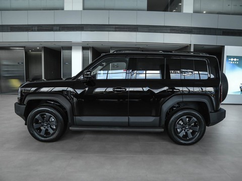 Fangchengbao Bao 5 — China plug-in hybrid EV for export — photo 4