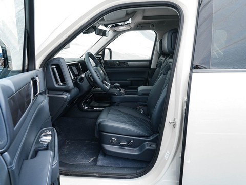 Fangchengbao Bao 5 — China plug-in hybrid EV for export — photo 9