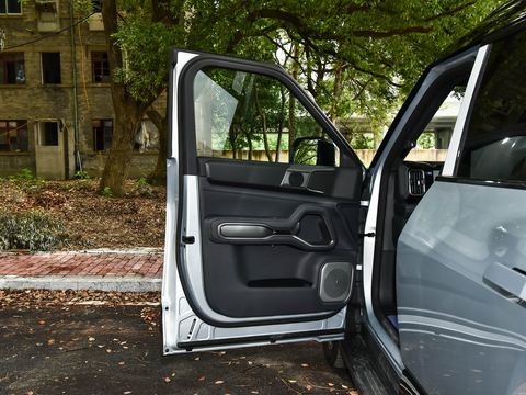 Fangchengbao Bao8 — China electric EV for export — photo 12
