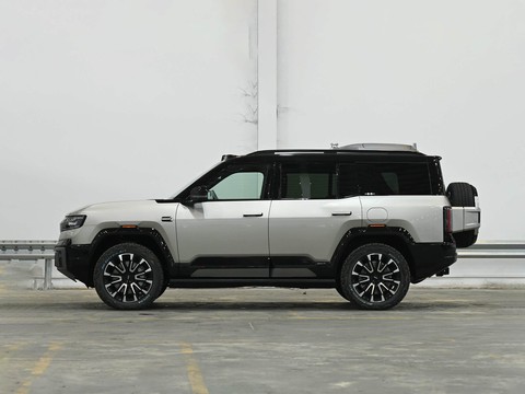 Fangchengbao Bao 8 — China plug-in hybrid EV for export — photo 4
