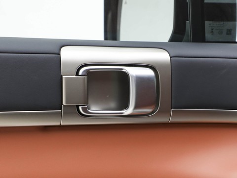 Fangchengbao Titanium 7 — China plug-in hybrid EV for export — photo 13