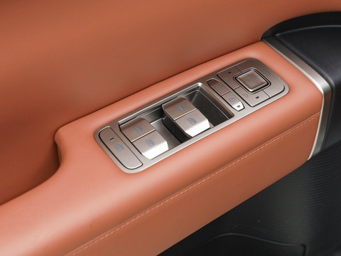 Fangchengbao Titanium 7 — China plug-in hybrid EV for export — photo 14