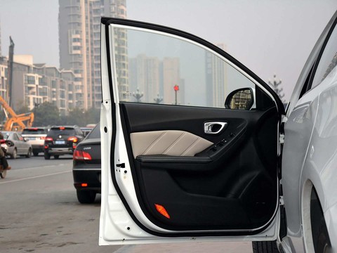 GAC Trumpchi GA3S PHEV — China plug-in hybrid EV for export — photo 12