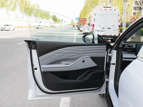 Geely Galaxy E8 — China electric EV for export — photo 11
