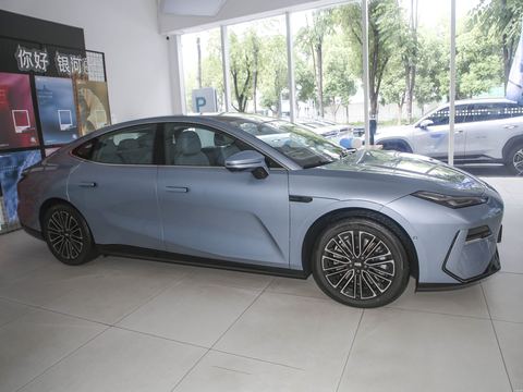 Geely Galaxy E8 — China electric EV for export — photo 6