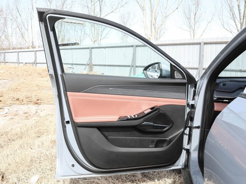 Geely Galaxy L6 — China electric EV for export — photo 11