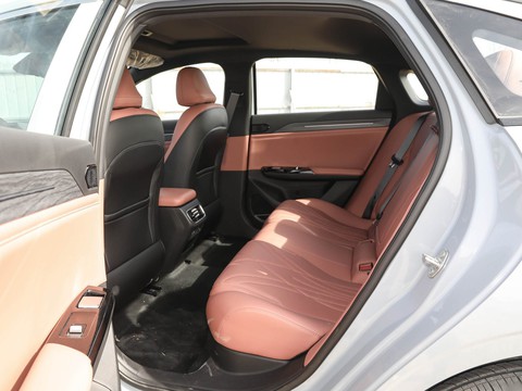 Geely Galaxy L6 — China electric EV for export — photo 16