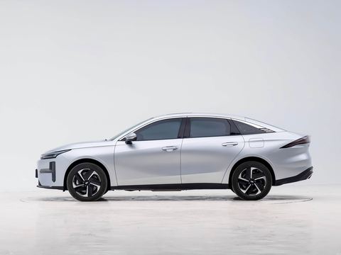 Geely Galaxy L6 — China electric EV for export — photo 4