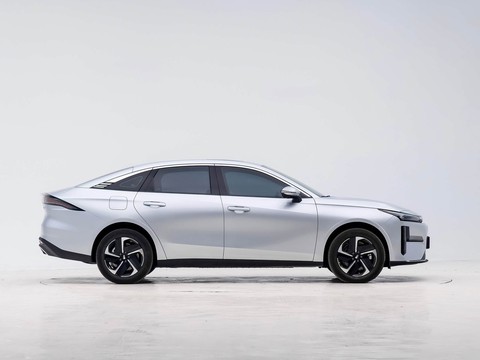 Geely Galaxy L6 — China electric EV for export — photo 8