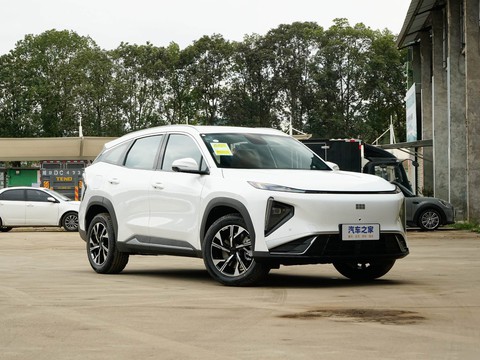 Geely Galaxy L7 — China electric EV for export — photo 3