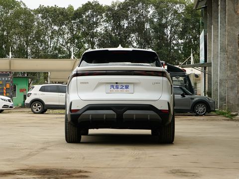 Geely Galaxy L7 — China electric EV for export — photo 6