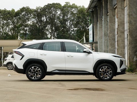 Geely Galaxy L7 — China electric EV for export — photo 8
