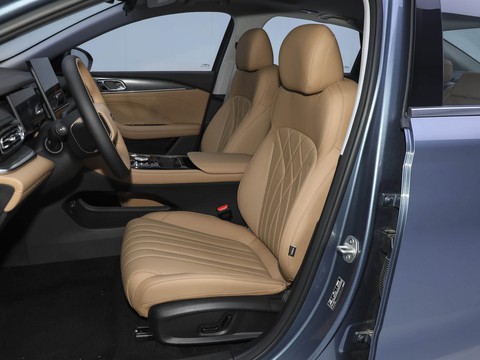 Geely Galaxy Xingyao 6 — China plug-in hybrid EV for export — photo 10