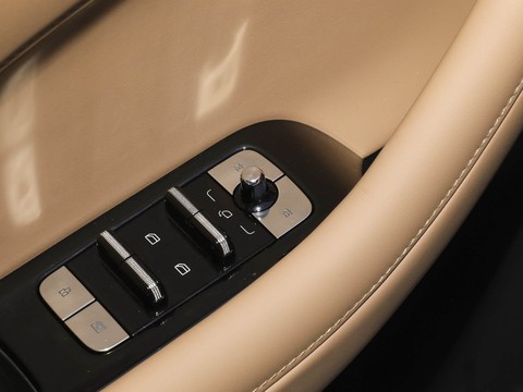Geely Galaxy Xingyao 6 — China plug-in hybrid EV for export — photo 14