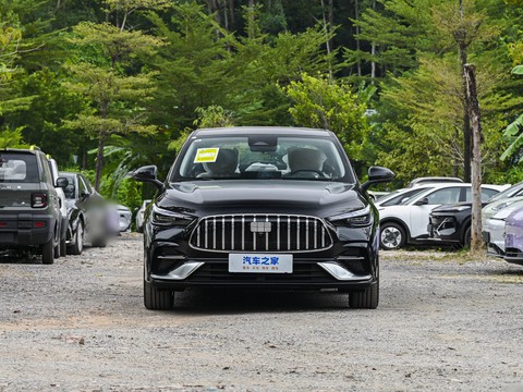 Geely Galaxy Xingyao 6 — China plug-in hybrid EV for export — photo 2