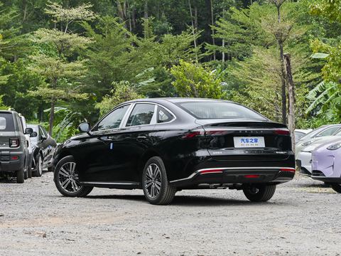 Geely Galaxy GalaxyXing Yao6 — China electric EV for export — photo 5