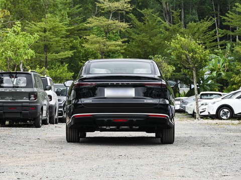 Geely Galaxy Xingyao 6 — China plug-in hybrid EV for export — photo 6