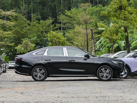 Geely Galaxy GalaxyXing Yao6 — China electric EV for export — photo 8