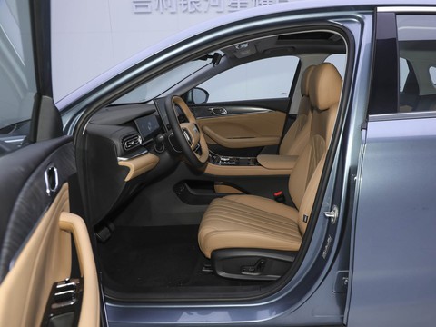 Geely Galaxy Xingyao 6 — China plug-in hybrid EV for export — photo 9