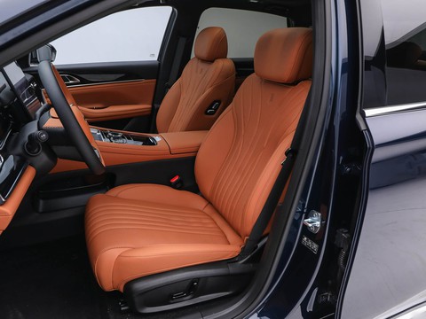 Geely Galaxy Xingyao 7 — China plug-in hybrid EV for export — photo 10