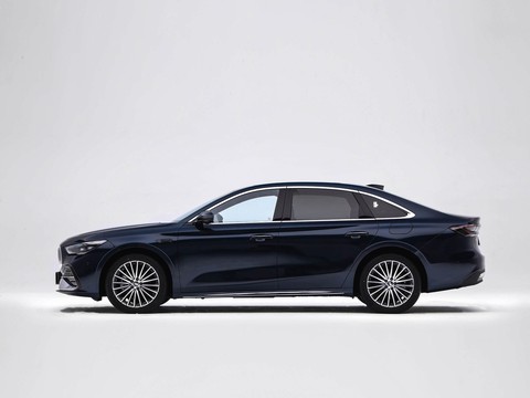Geely Galaxy Xingyao 7 — China plug-in hybrid EV for export — photo 4