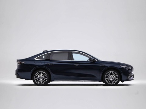 Geely Galaxy Xingyao 7 — China plug-in hybrid EV for export — photo 8