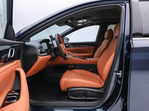 Geely Galaxy Xingyao 7 — China plug-in hybrid EV for export — photo 9