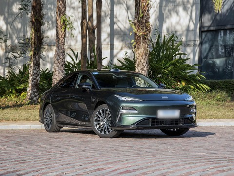 Geely Galaxy Xingyao 8 — China plug-in hybrid EV for export — photo 3