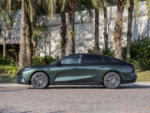 Geely Galaxy Xingyao 8 — China plug-in hybrid EV for export — photo 4
