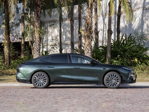 Geely Galaxy Xingyao 8 — China plug-in hybrid EV for export — photo 8