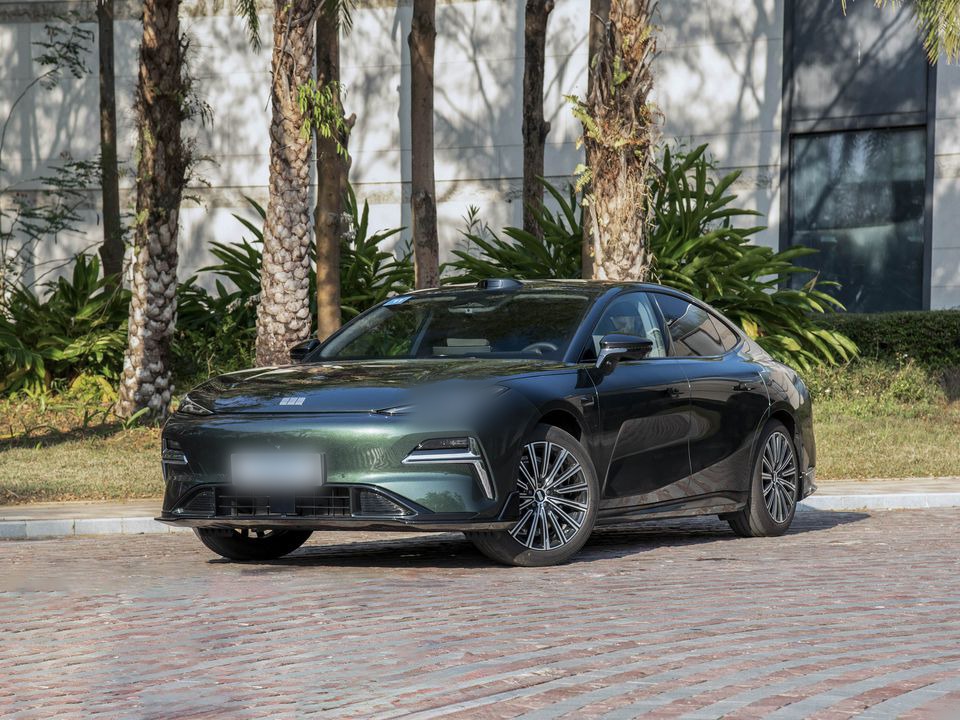 Geely Galaxy Xingyao 8 — China plug-in hybrid EV for export